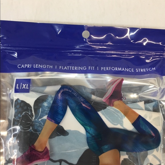 Blue Star Blue/Black Floral Capri Leggings Women’s - Picture 8 of 12